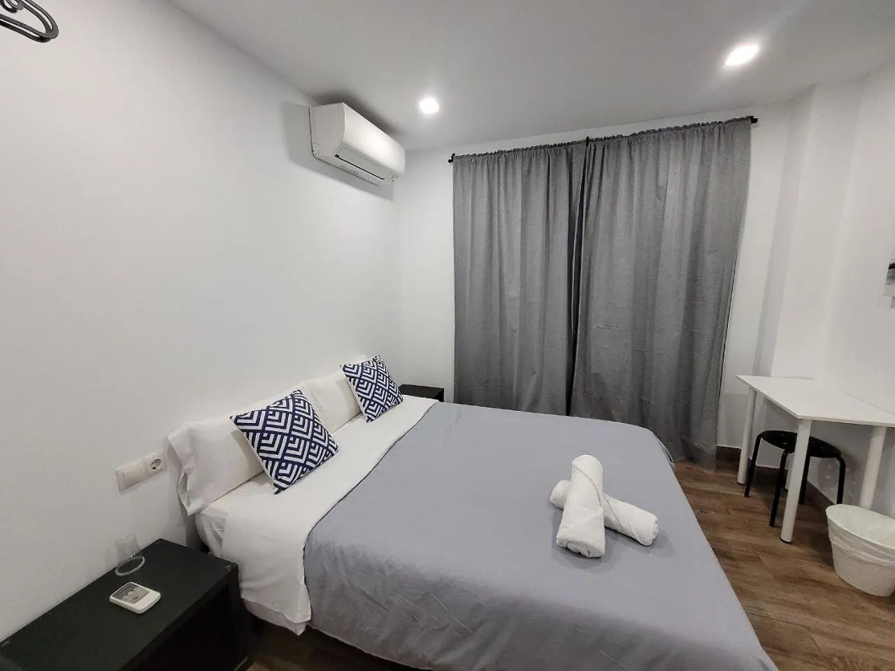 Ayz Elcano - Auto Check-In Property Málaga 0*,